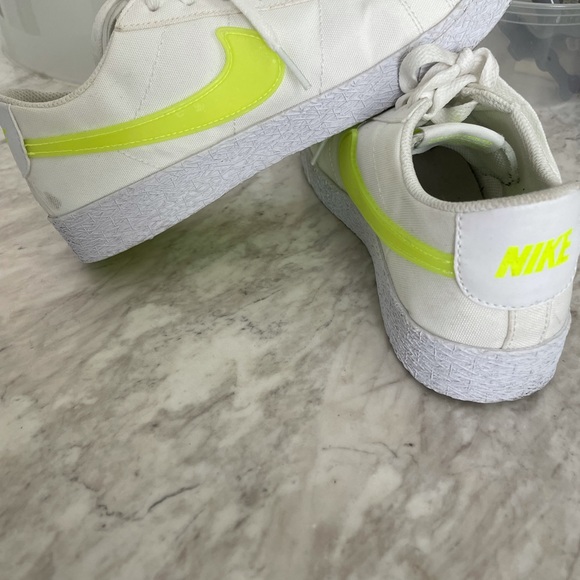 Nike blazer lows size 5Y - Picture 4 of 5